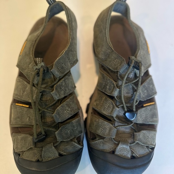 Keen Men’s Newport Leather Brown and Black Sport Sandals with Contoured Footbed - Picture 2 of 8